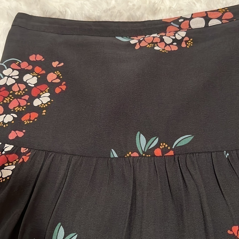 LOFT ruffled skirt - size 8 - Picture 3 of 10